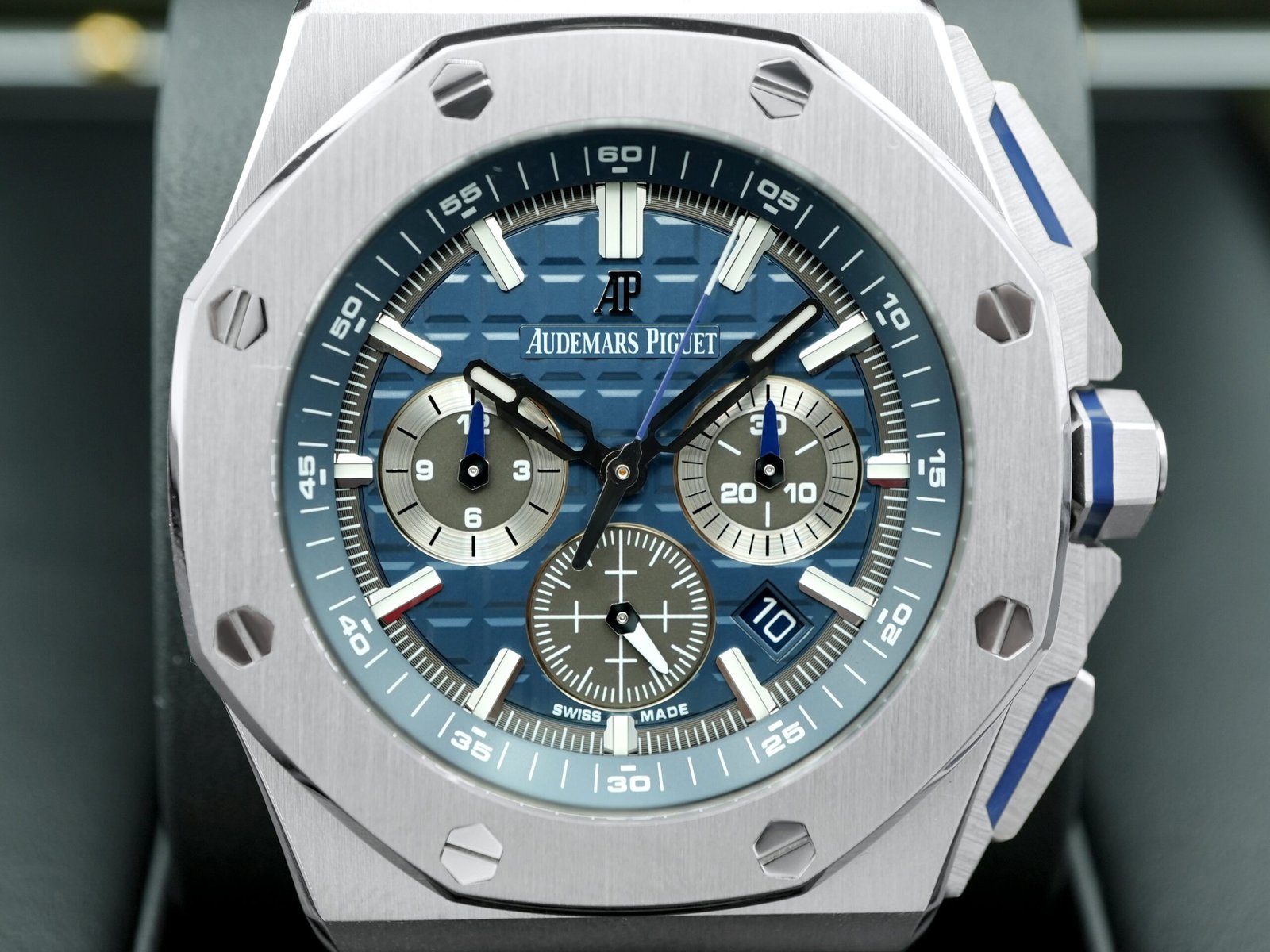 Audemars Piguet Royal Oak Offshore 42 mm / Titanium Blue – Bild 3